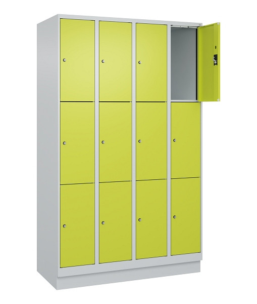 C+P Schließfachschrank Evolo PLUS, mit Sockel, 12 Fächer, 1950x1200x500mm, 7035/1108060 RDS Clowngrün, Abteile 4, Abteilbreite 300 mm, 049020-403 S10015