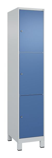 C+P Schließfachschrank Classic PLUS, Füße, 1950x400x500mm, 7035/5023, mit 3 Fächern, 080010-123 S10005