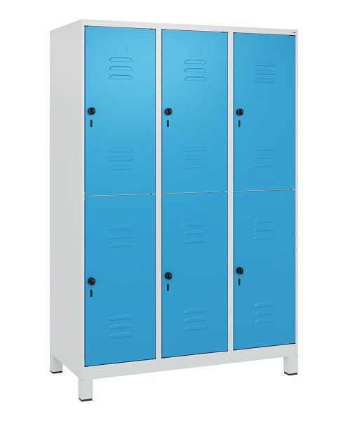 C+P Doppelstöckiger Spind Classic PLUS, Füße, 3 Abteile, 1800x1200x500mm, 7035/5012, Drehriegel, 0803107-32 S10004