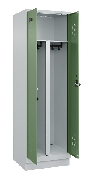C+P PSA Schwarz-Weiß-Spind Evolo PLUS, mit Sockel, 2 Abteile, 1950x600x500mm, 70, Frontfarbe RAL 6011 Resedagrün, Drehriegel, 049022-20P S10010