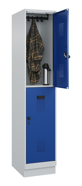 C+P Doppelstöckiger Spind Evolo PLUS, mit Sockel, 2 Fächer, 1950x400x500mm, 7035, Frontfarbe RAL 5010 Enzianblau, Drehriegel, 049320-12 S10006