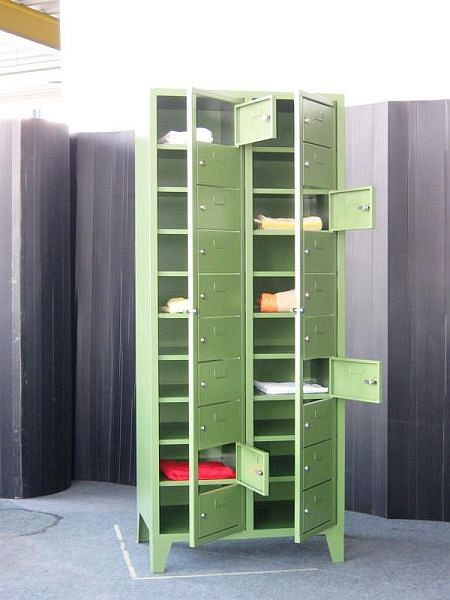 Pavoy Schließfachschrank mit Füßen 1850/500/770, Zylinderschloss, 2 x 10 Fächer, Türen mit Etikettenhalter, 21227-077-001-910