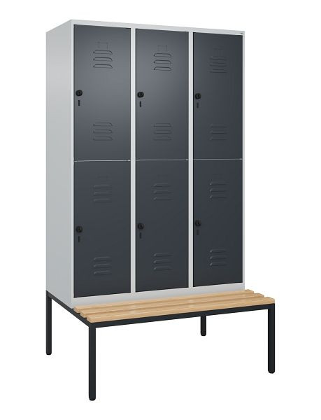 C+P Doppelstöckiger Spind Classic PLUS, 3 Abteile, 2120x1200x815mm, 7035/7016, Drehriegel, Buche-Sitzleisten, mit untergebauter Sitzbank, 0803507-32 S10008
