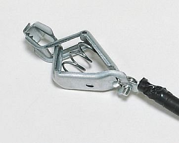 DENIOS Erdungskabel mit 1 Krokodilklemme / 1 Ringkabelschuh + Isolierung, 2m Kabellänge, 137376