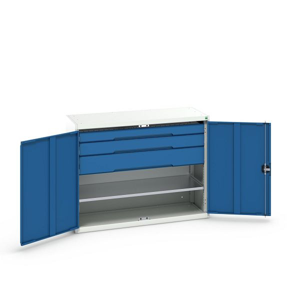 bott verso Flügeltürschrank mit Schubladen, mit 1 Fachboden und 3 Schubladen, BxTxH: 1300 x 550 x 1000 mm, Lichtgrau / Enzianblau, 16926607.11