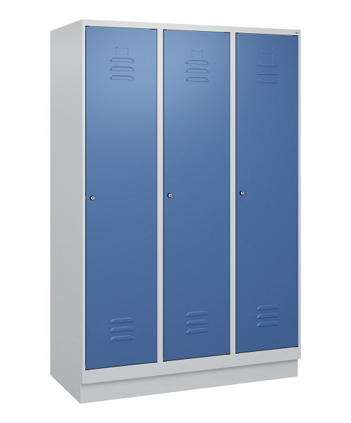 C+P Umkleidespind Classic PLUS, Sockel, 3 Abteile, 1800x1200x500mm, 7035/5023, Zylinderschlösser, 0800207-32 S10020