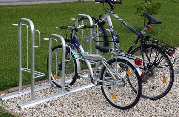 Rasti KAPPA Fahrradständer, 3er Stand, Bodenbefestigung (zum Aufschrauben), Tiefstellung, Stahlkonstruktion feuerverzinkt, 45° rechts, F54005