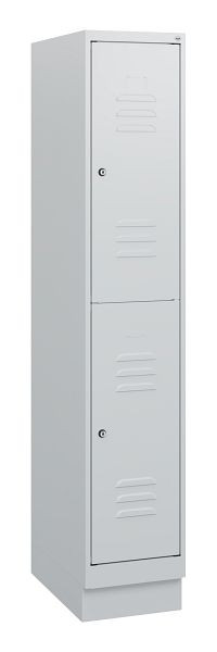 C+P Doppelstöckiger Spind Classic PLUS, Sockel, 1630x300x500mm, 7035/7035, Zylinderschlösser, 0803205-10 S10039