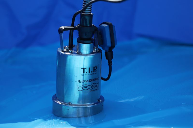T.I.P. 30440 FlatOne 6000 INOX Drainage & Pool Drainage Pump with Flat  Suction to 1 mm and a Flow Rate of up to 6,000 Litres per Hour : :  DIY & Tools