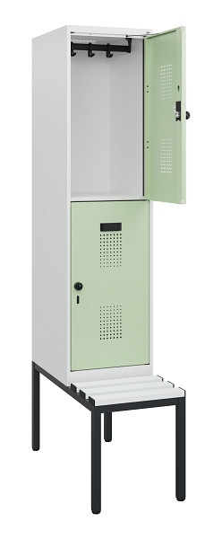 C+P Doppelstöckiger Spind Evolo PLUS, Bank, 2 Fächer, 1950x400x815mm, 9016/6019, Drehriegel, Sitzfläche Kunststoff, Sitzbank, 0493505-12 S10118