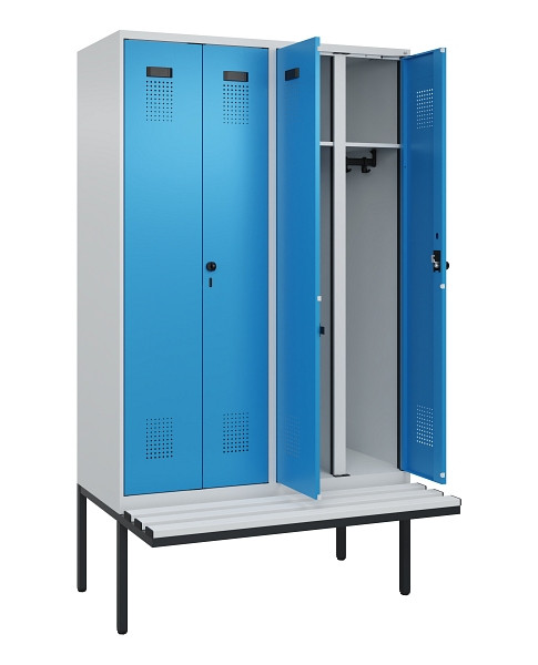 C+P Schwarz-Weiß-Spind Evolo PLUS, Bank, 4 Abteile, 2120x1200x815mm, 7035/5012, Drehriegel, Material Sitzfläche Kunststoff, 0490427-40 S10061