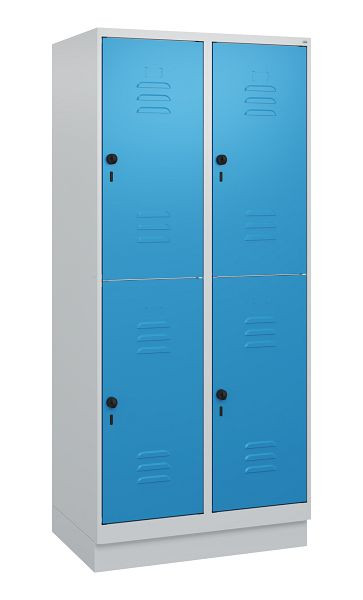 C+P Doppelstöckiger Spind Classic PLUS, Sockel, 2 Abteile, 1800x800x500mm, 7035/5012, Drehriegel, 0803207-22 S10004