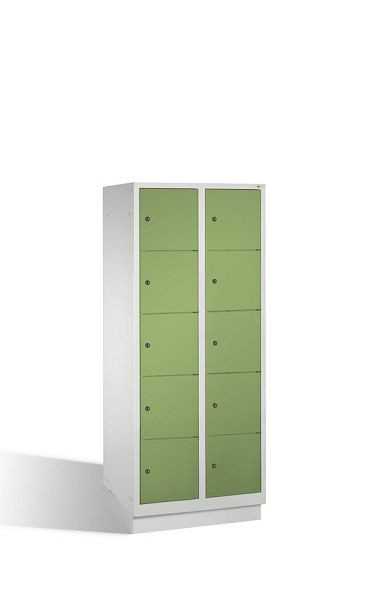 C+P Fächerschrank Classic auf Sockel, 10 Fächer, H1800xB810xT500mm, Korpus Lichtgrau, Front Resedagrün, 8020-225 S10018