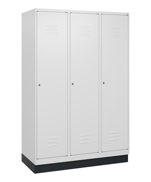 C+P Umkleidespind Classic PLUS mit Mitteltrennwand, Sockel, 3 Abteile, 1800x1200x500mm, 9016/9016, Zylinderschlösser, 0800207-32F S10029