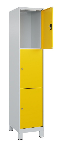 C+P Schließfachschrank Evolo PLUS, mit Füßen, 3 Fächer, 1950x400x500mm, 7035/10, Frontfarbe RAL 1023 Verkehrsgelb, 049010-123 S10001