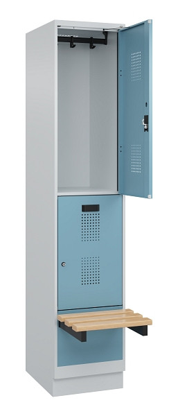 C+P Doppelstock-Spind Evolo PLUS, Bank, 2 Fächer, 1950x400x815mm, 7035/0010, Zylinderschloss, Sitzfläche Buche-Hartholz, mit Sockel, 049340-12 S10036
