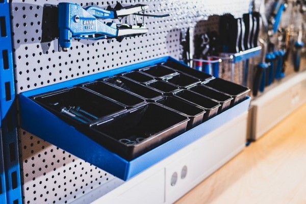 Unior Garnitur des modularen Trägers für die Stellwand mit Plastikschalen und Unterlage, 627604