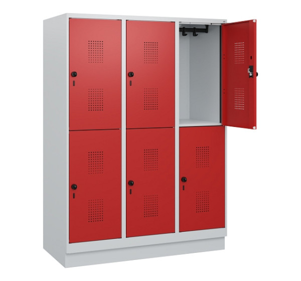 C+P Doppelstöckiger Spind Evolo PLUS, Sockel, 6 Fächer, 1630x1200x500mm, 7035/30, Frontfarbe RAL 3000 feuerrot, Drehriegel, 0493205-32 S10003