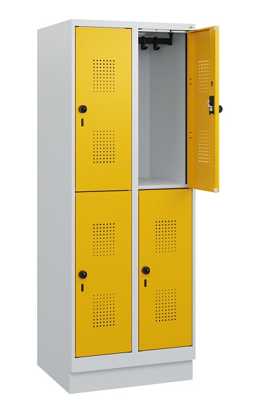 C+P Doppelstöckiger Spind Evolo PLUS, Sockel, 4 Fächer, 1630x600x500mm, 7035/100, Drehriegel, 0493205-20 S10000