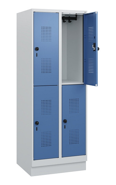 C+P Doppelstöckiger Spind Evolo PLUS, Sockel, 4 Fächer, 1630x600x500mm, 7035/502, Drehriegel, 0493205-20 S10008