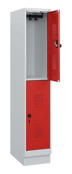 C+P Doppelstöckiger Spind Evolo PLUS, Sockel, 2 Fächer, 1630x300x500mm, 7035/302, Drehriegel, 0493205-10 S10005