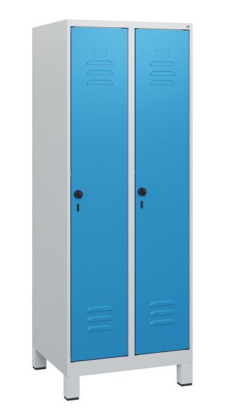 C+P Umkleidespind Classic PLUS, Füße, 2 Abteile, 1630x600x500mm, 7035/5012, Drehriegel, 0800105-20 S10004
