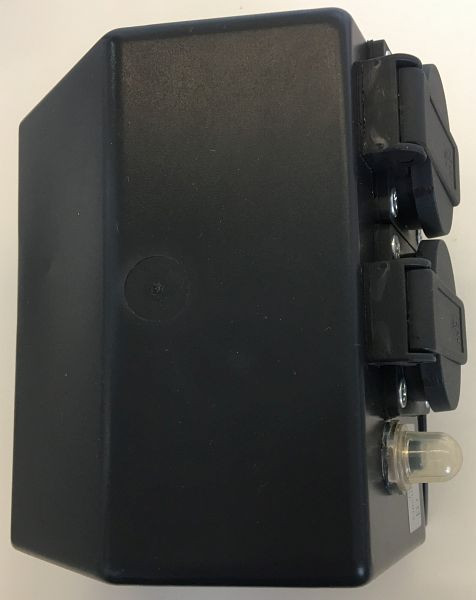 ELMAG PVC Deckel komplett für R80 Alternator, mit Steckdosen und thermischen Schutzschalter, 9503383