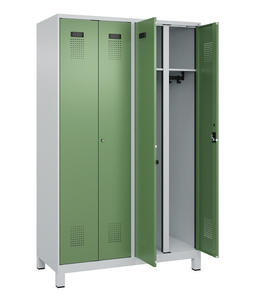 C+P Schwarz-Weiß-Spind Evolo PLUS, mit Füßen, 4 Abteile, 1950x1200x500mm, 7035/6011 Resedagrün, Abteilbreite 300 mm, Schlüssel 2, 049012-40 S10037