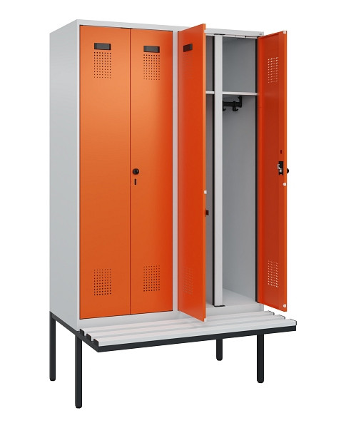 C+P Schwarz-Weiß-Spind Evolo PLUS, Bank, 4 Abteile, 2120x1200x815mm, 7035/2004, Drehriegel, Material Sitzfläche Kunststoff, 0490427-40 S10056