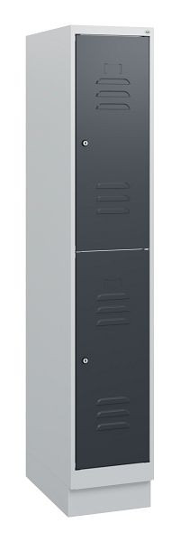 C+P Doppelstöckiger Spind Classic PLUS, Sockel, 1630x300x500mm, 7035/7016, Zylinderschlösser, 0803205-10 S10038