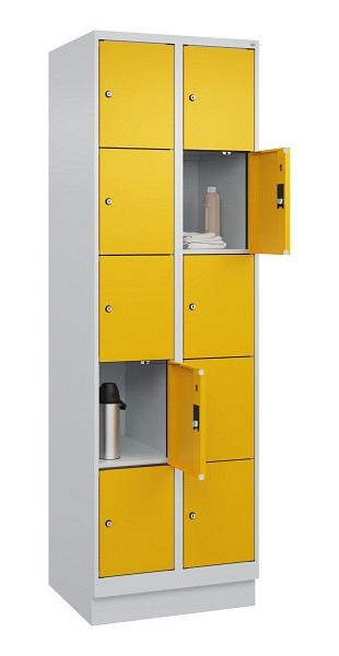 C+P Schließfachschrank Evolo PLUS, mit Sockel, 10 Fächer, 1950x600x500mm, 7035/1, Frontfarbe RAL 1004 Goldgelb, 049020-205 S10000