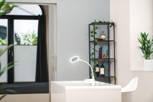 Lumeno 6805WS LED Klemmleuchte mit 30 SMD-LEDs, 6 Watt und 480 Lumen, weiß 5 Dioptrien, 6805WS