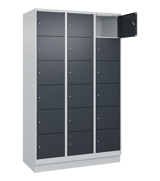 C+P Schließfachschrank Evolo PLUS, mit Sockel, 18 Fächer, 1950x1200x500mm, 7035/7016 Anthrazitgrau, 049020-326 S10012
