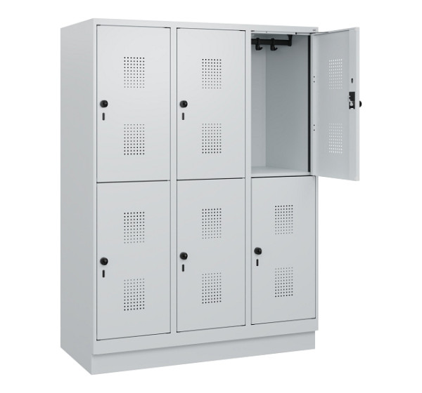 C+P Doppelstöckiger Spind Evolo PLUS, Sockel, 6 Fächer, 1630x1200x500mm, 7035/70, Frontfarbe RAL 7035 Lichtgrau, Drehriegel, 0493205-32 S10013