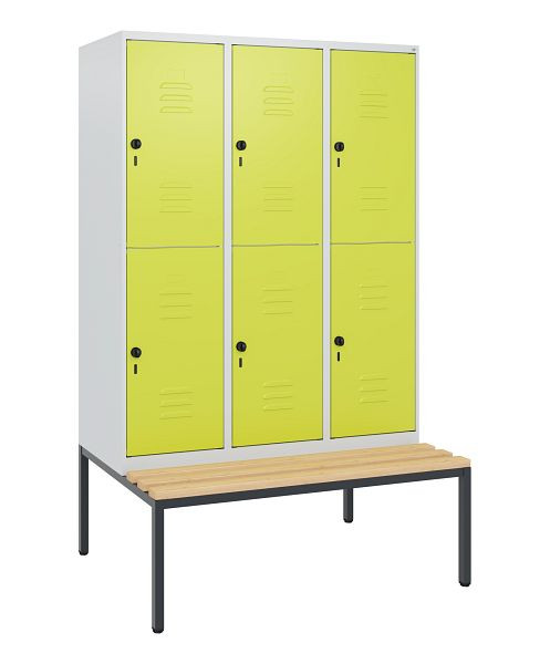 C+P Doppelstöckiger Spind Classic PLUS, 3 Abteile, 1950x1200x815mm, 7035/0024, Drehriegel, Buche-Sitzleisten, mit untergebauter Sitzbank, 0803505-32 S10010