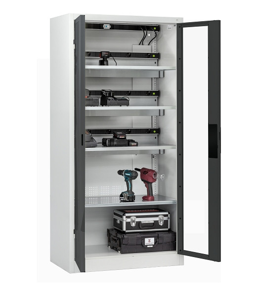 C+P Akkuladeschrank Serie 89, H1950xB930xT500mm, 7035/7016,1 Elektroboden, 3 Einlegeböden, Masterleiste, 8921-055E3 S10057