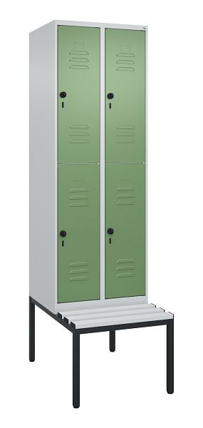 C+P Doppelstöckiger Spind Classic PLUS, 2 Abteile, 2120x600x815mm, 7035/6011, Drehriegel, mit untergebauter Sitzbank, 0803507-20 S10111