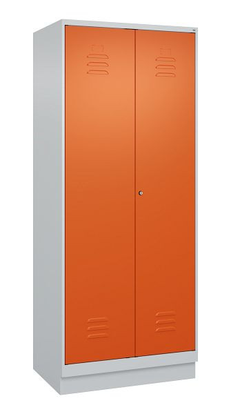 C+P Umkleidespind Classic PLUS, Doppel-Spind, Sockel, 2 Abteile, 1950x800x500mm, 7035/2004, Zylinderschloss, 080022-22P S10031