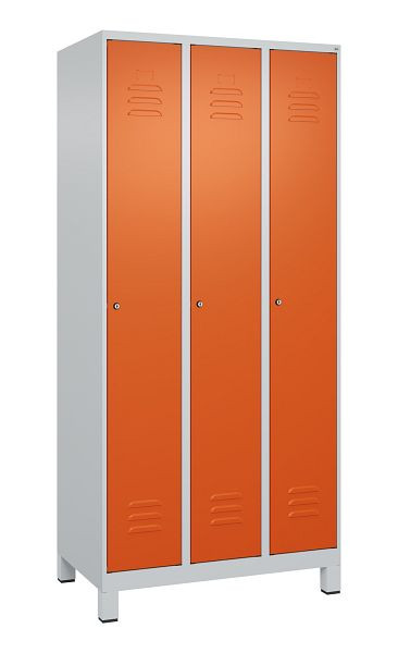C+P Umkleidespind Classic PLUS mit Mitteltrennwand, Füße, 3 Abteile, 1950x900x500mm, 7035/2004, Zylinderschlösser, 080010-30F S10037