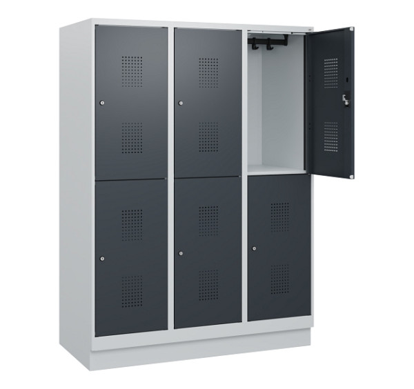 C+P Doppelstöckiger Spind Evolo PLUS, Sockel, 6 Fächer, 1630x1200x500mm, 7035/70, Frontfarbe RAL 7016 Anthrazitgrau, Zylinderschloss, 0493205-32 S10039