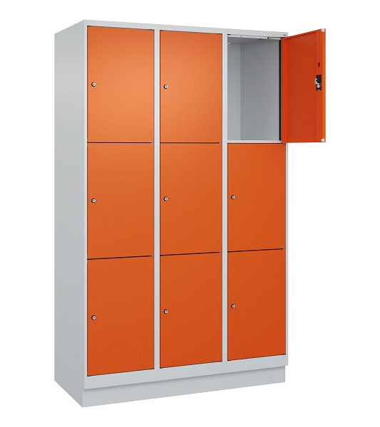 C+P Schließfachschrank Evolo PLUS, mit Sockel, 9 Fächer, 1950x1200x500mm, 7035/2, 049020-323 S10002