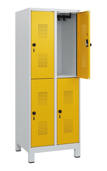 C+P Doppelstöckiger Spind Evolo PLUS, Füße, 4 Fächer, 1630x600x500mm, 7035/1004, Drehriegel, 0493105-20 S10000