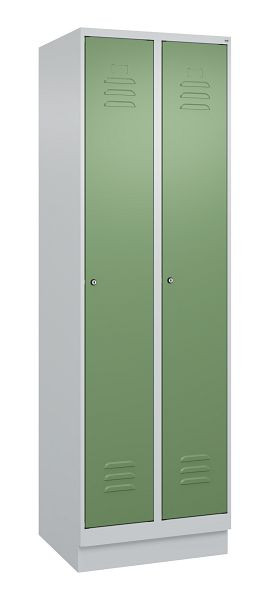 C+P Umkleidespind Classic PLUS, Sockel, 2 Abteile, 1950x600x500mm, 7035/6011, Zylinderschlösser, 080020-20 S10021