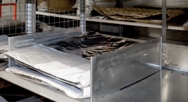 hofe Trennblech / Steckstifte -freistehend-, verzinkt 300 mm tief, Blechhöhe 250 mm, für Kastenformböden, Z493250F