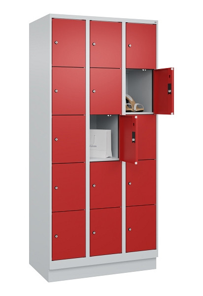 C+P Schließfachschrank Evolo PLUS, mit Sockel, 15 Fächer, 1950x900x500mm, 7035/3, Frontfarbe RAL 3000 feuerrot, 049020-305 S10003