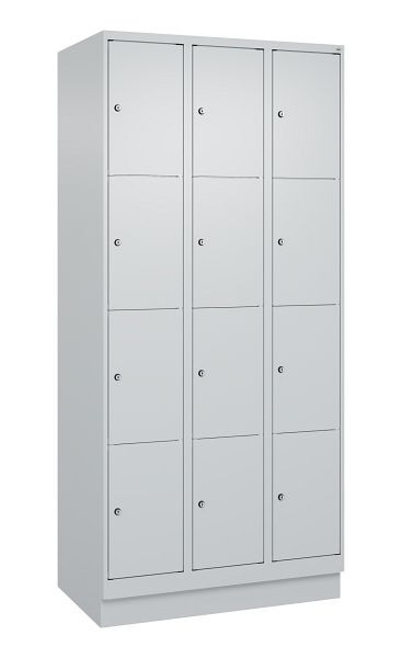 C+P Schließfachschrank Classic PLUS, Sockel, 3 Abteile mit je 4 Fächern, 1950x900x500mm, 7035/7035, 080020-304 S10009