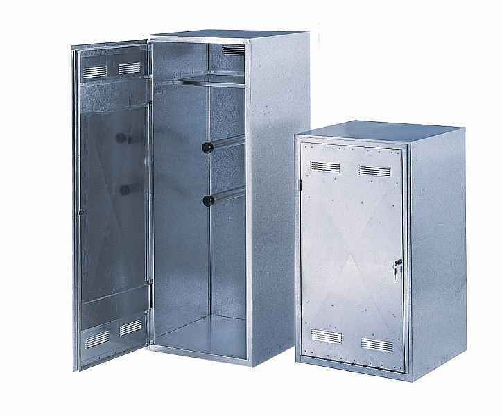 Peetz Sattelschrank mit 1 Hutablage, 2 Rundrohrstützen schwarz, 4 verzinkten Trensenhaken, Flaschenhalter, 106 x 70 x 70 cm, 112