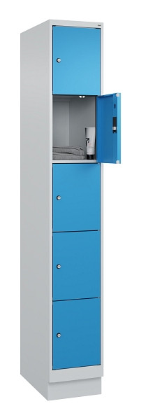 C+P Schließfachschrank Evolo PLUS, mit Sockel, 5 Fächer, 1950x300x500mm, 7035/50, Frontfarbe RAL 5012 Lichtblau, 049020-105 S10007