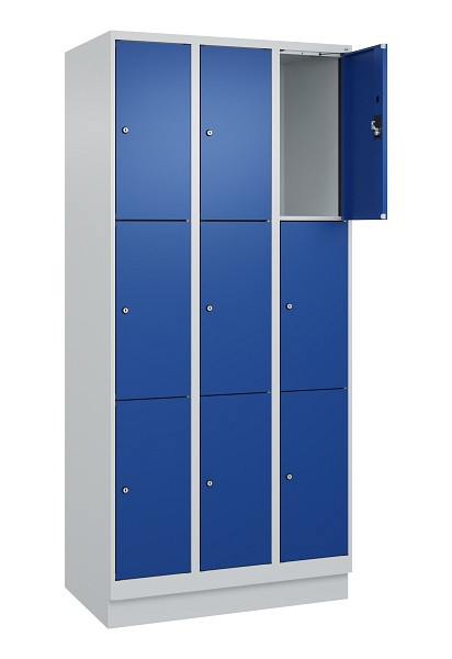 C+P Schließfachschrank Evolo PLUS, mit Sockel, 9 Fächer, 1950x900x500mm, 7035/50, Frontfarbe RAL 5010 Enzianblau, 049020-303 S10006