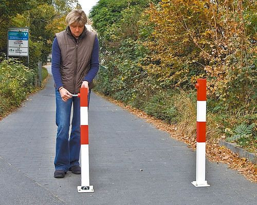 Schake Absperrpfosten, Stahl, kippbar, feuerverzinkt, lackiert, Dreikantverschluss, Höhe Überflur 1000 mm, 310839